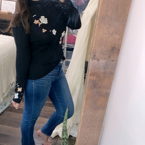 Maurice Sassoon black knit sweater embroidered floral detail size small - Picture 4 of 6